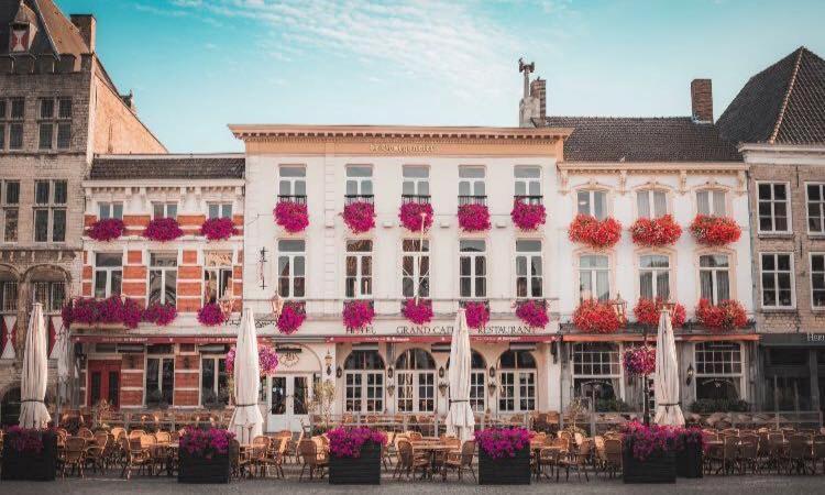 Grand Cafe Hotel De Bourgondier Bergen op Zoom Exteriör bild