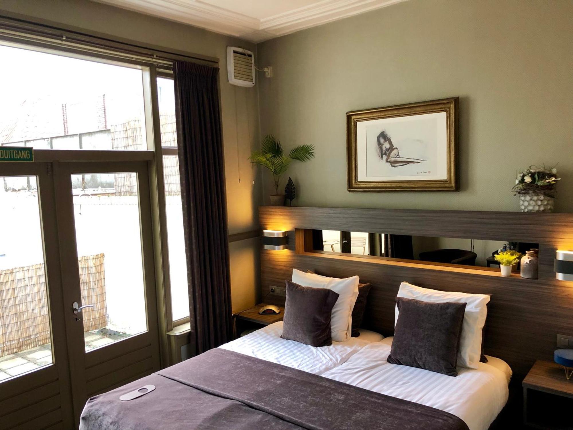 Grand Cafe Hotel De Bourgondier Bergen op Zoom Exteriör bild