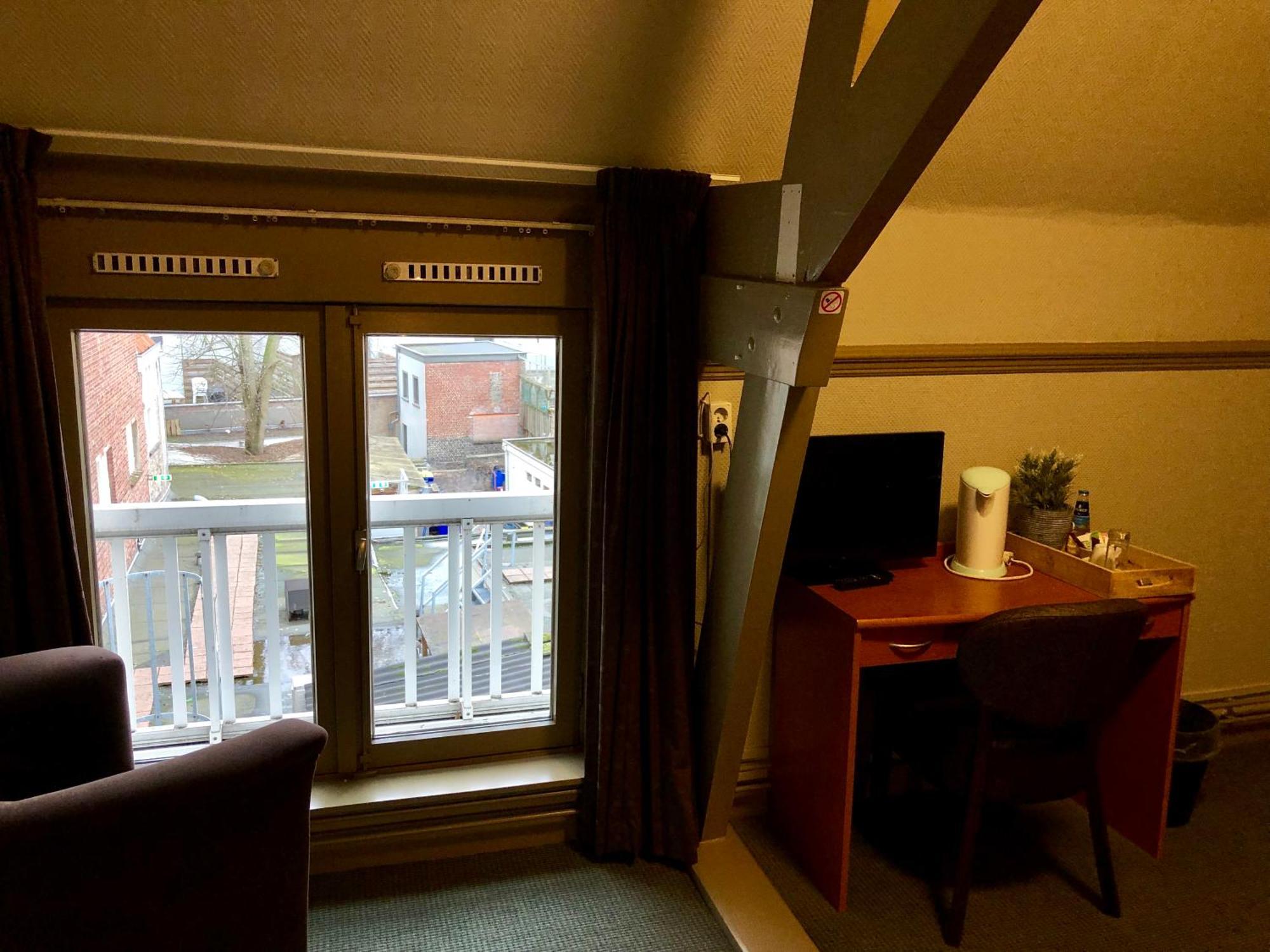 Grand Cafe Hotel De Bourgondier Bergen op Zoom Exteriör bild